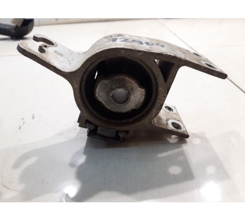 кронштейн рычага (передний левый)