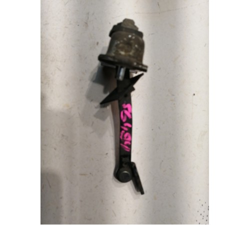 Ограничитель двери передней левой 