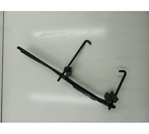 Крепление аккумулятора АКБ