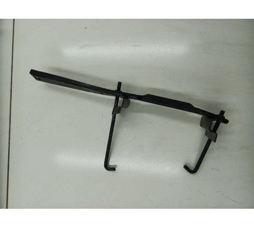 Крепление аккумулятора АКБ