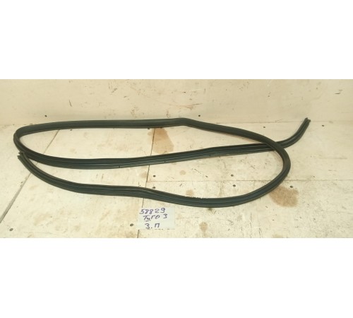 Уплотнитель двери задней правой