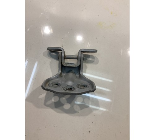 Петля двери (передняя, правая, нижняя)