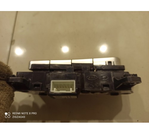 Блок кнопок памяти сидений(передний левый)