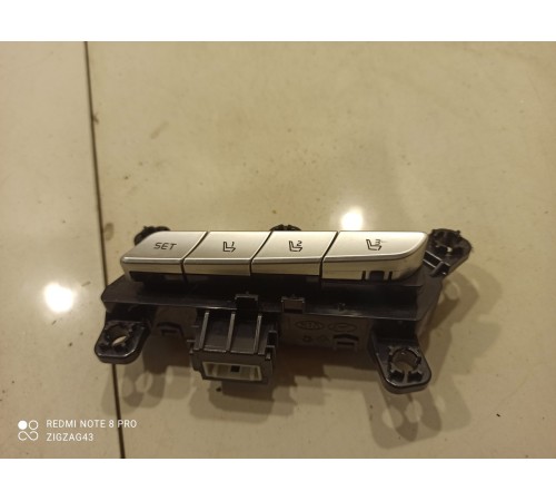 Блок кнопок памяти сидений(передний левый)