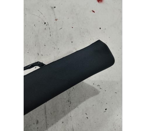 Обшивка стойки (пластик салона)