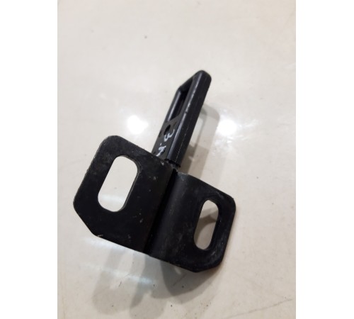 Петля замка багажника(левая)