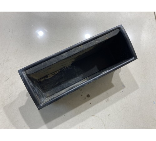 Отделение для мелких вещей центральной консоли