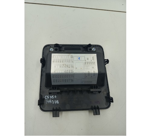 Крышка блока предохранителей торпедо