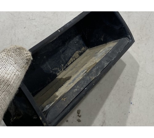 Отделение для мелких вещей центральной консоли