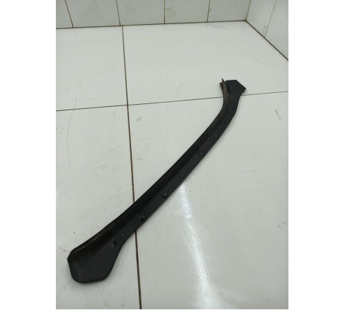 Уплотнитель двери задний левый