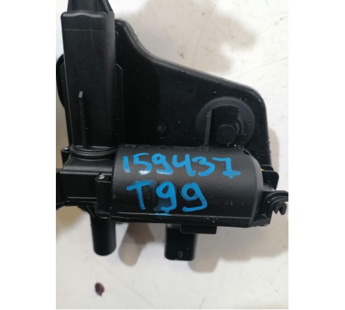 Доводчик двери крышки багажника