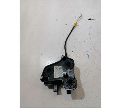 Доводчик двери крышки багажника