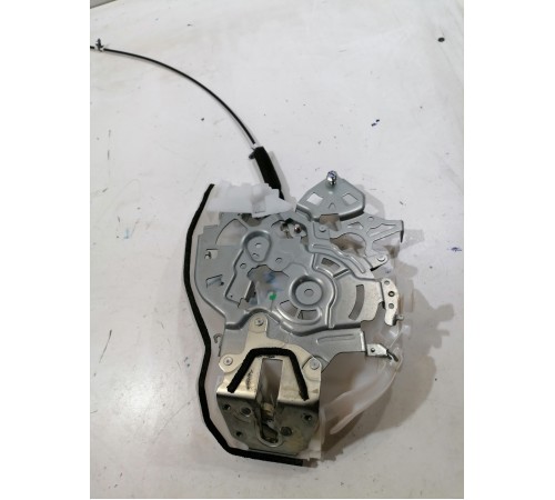 Замок левой сдвижной двери