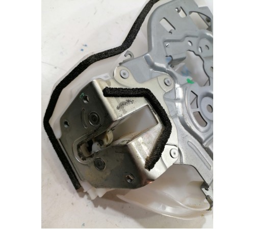 Замок левой сдвижной двери