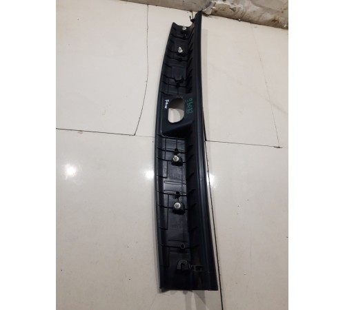 Обшивка багажника на заднюю панель