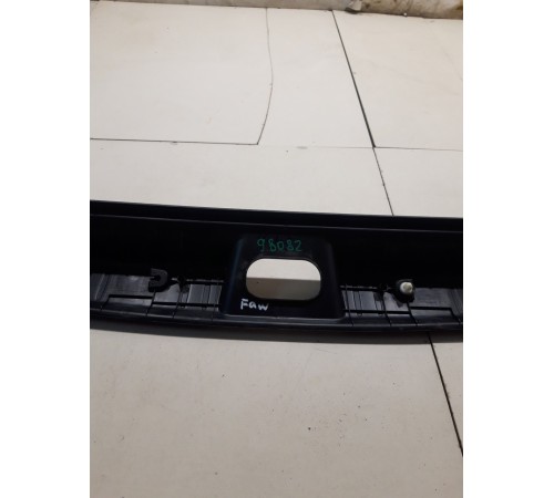 Обшивка багажника на заднюю панель