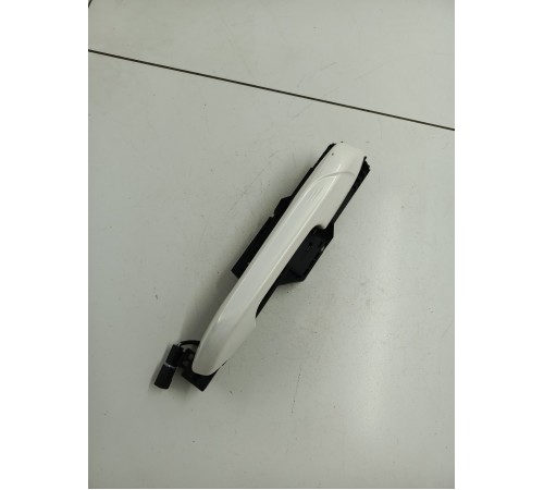 Ручка двери передняя правая наружная