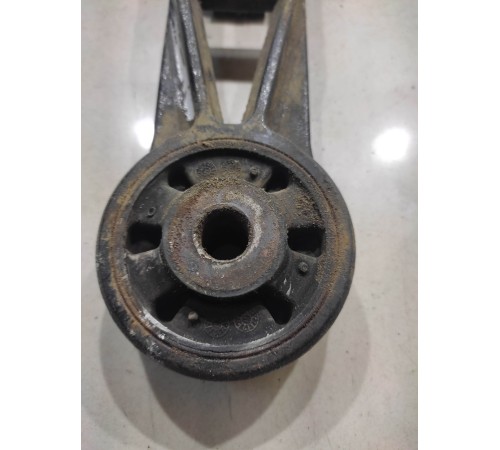 Опора двигателя задняя