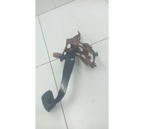 Педаль тормоза