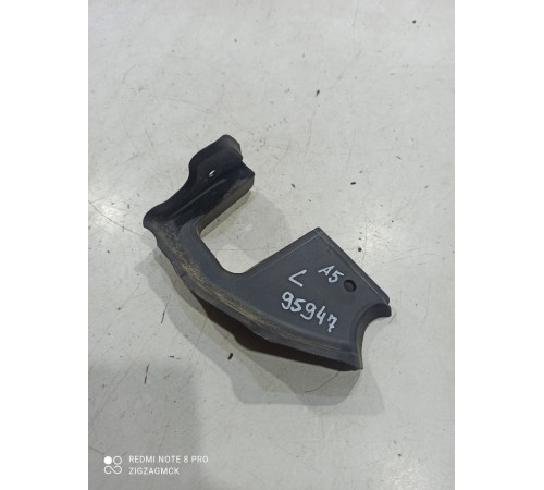 Накладка петли крышки багажника левая