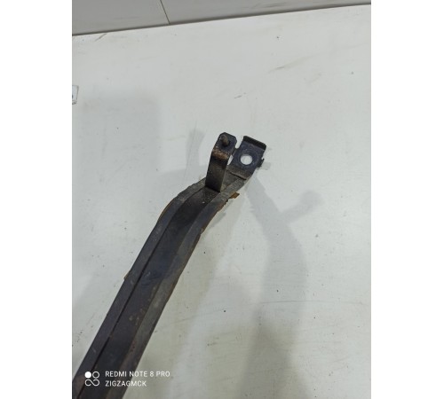 Крепление топливного бака