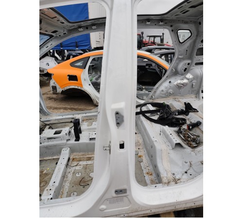 Порог со стойкой левый