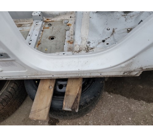 Порог со стойкой левый