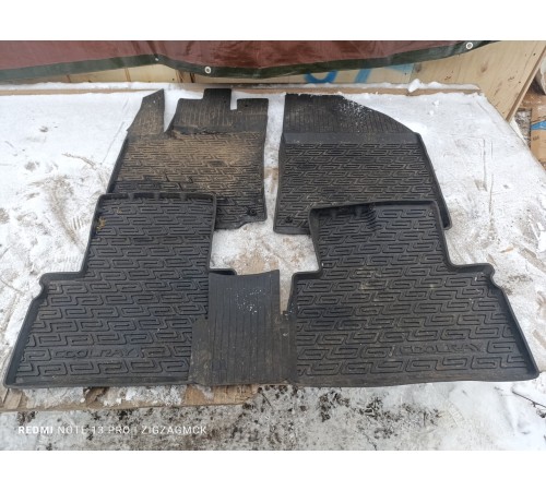 Комплект ковриков салона