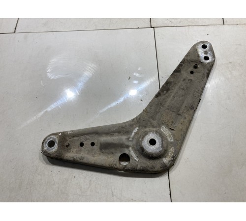 Кронштейн задней балки(правый)