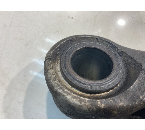 Рычаг подвески (передний, правый, нижний)