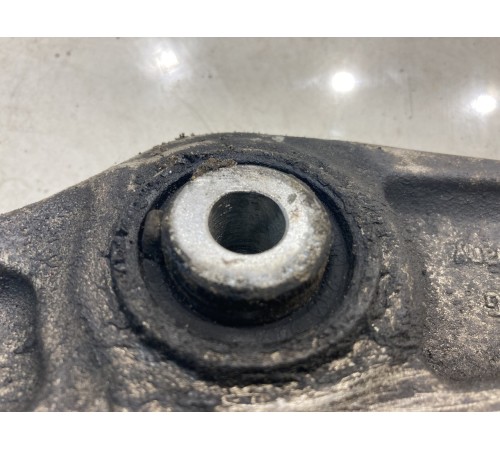 Рычаг подвески (передний, правый, нижний)