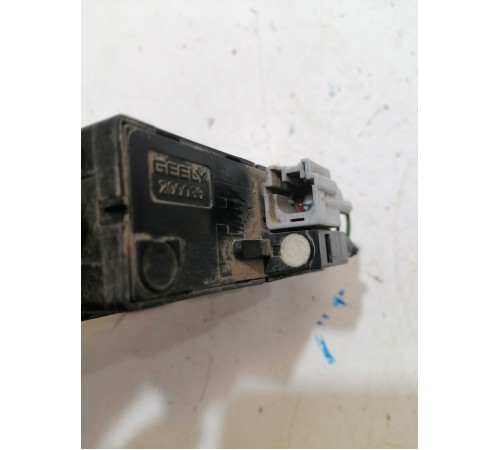 Кнопка открывания крышки багажника