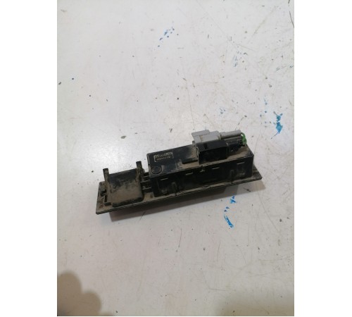 Кнопка открывания крышки багажника