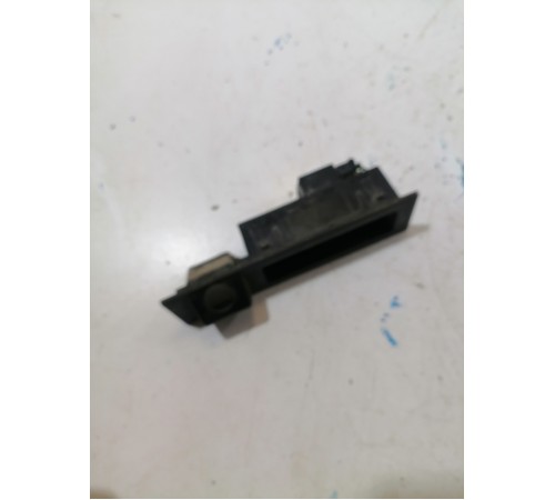 Кнопка открывания крышки багажника