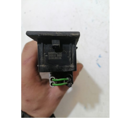 Кнопка открывания крышки багажника