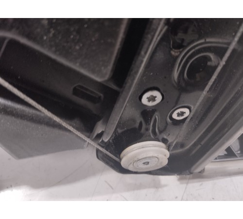 Стеклоподъемник (передний левый)