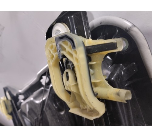 Стеклоподъемник (передний левый)