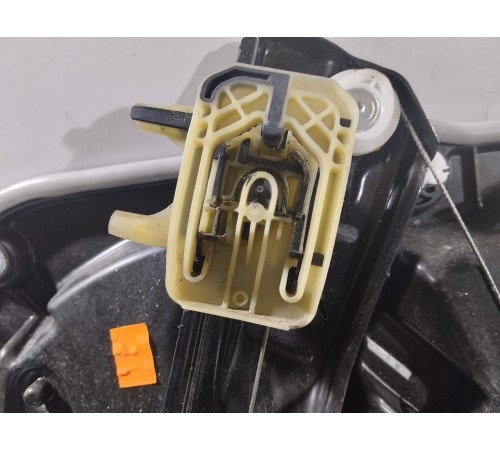 Стеклоподъемник (передний левый)