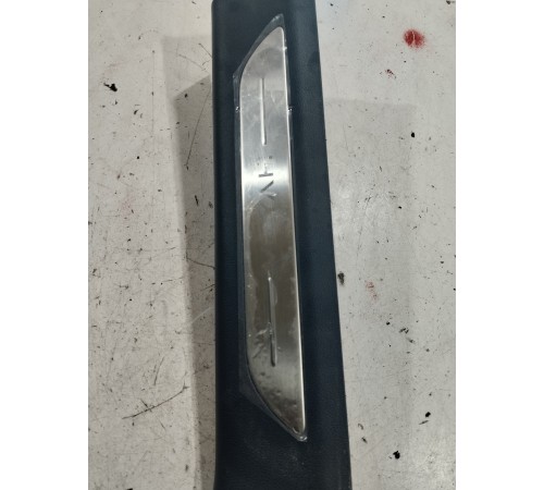 Накладка порога (задняя правая)