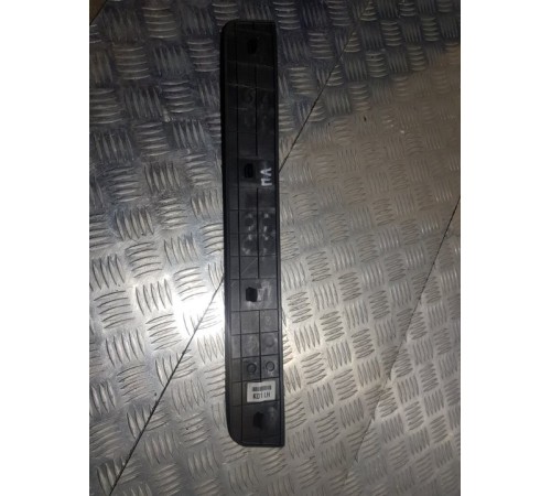 Накладка на порог салона перед. лев.