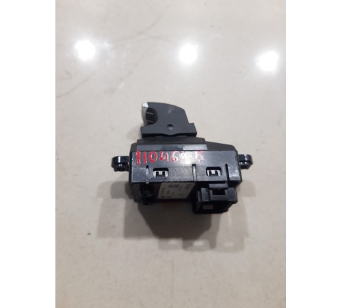 Кнопка стеклоподъемника (задняя правая)