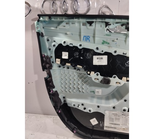 Обшивка двери(передняя правая)