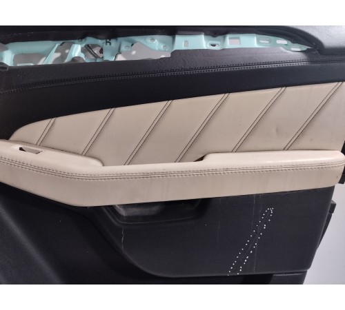 Обшивка двери(передняя правая)