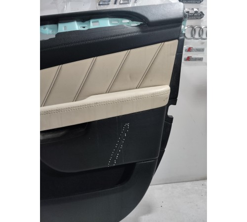 Обшивка двери(передняя правая)