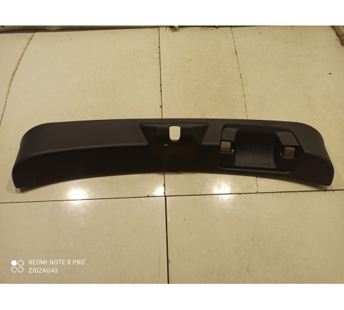 Накладка замка крышки багажника