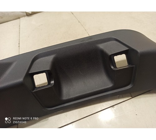 Накладка замка крышки багажника