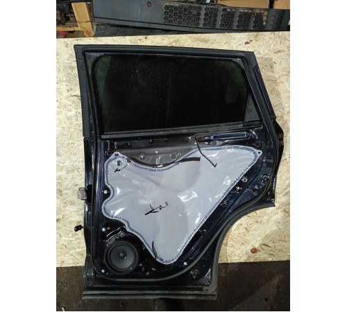 Дверь задняя правая в сборе