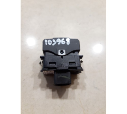 Кнопка открывания/закрывания крышки люка