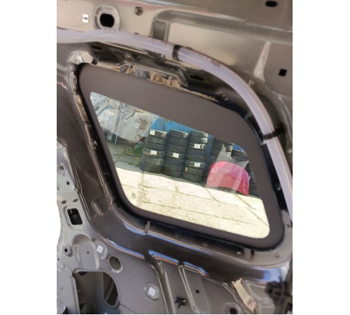 Глухое стекло заднее правое