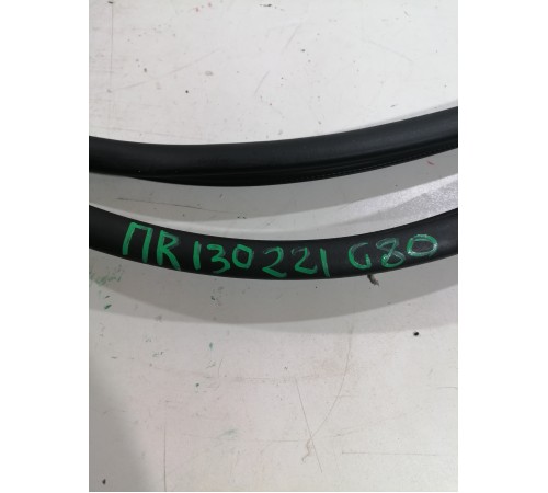 Уплотнитель проема двери передний правый